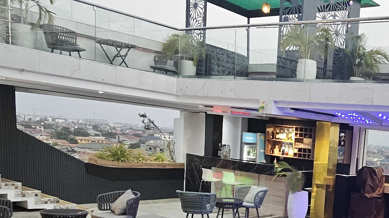 Bar &amp; Lounge