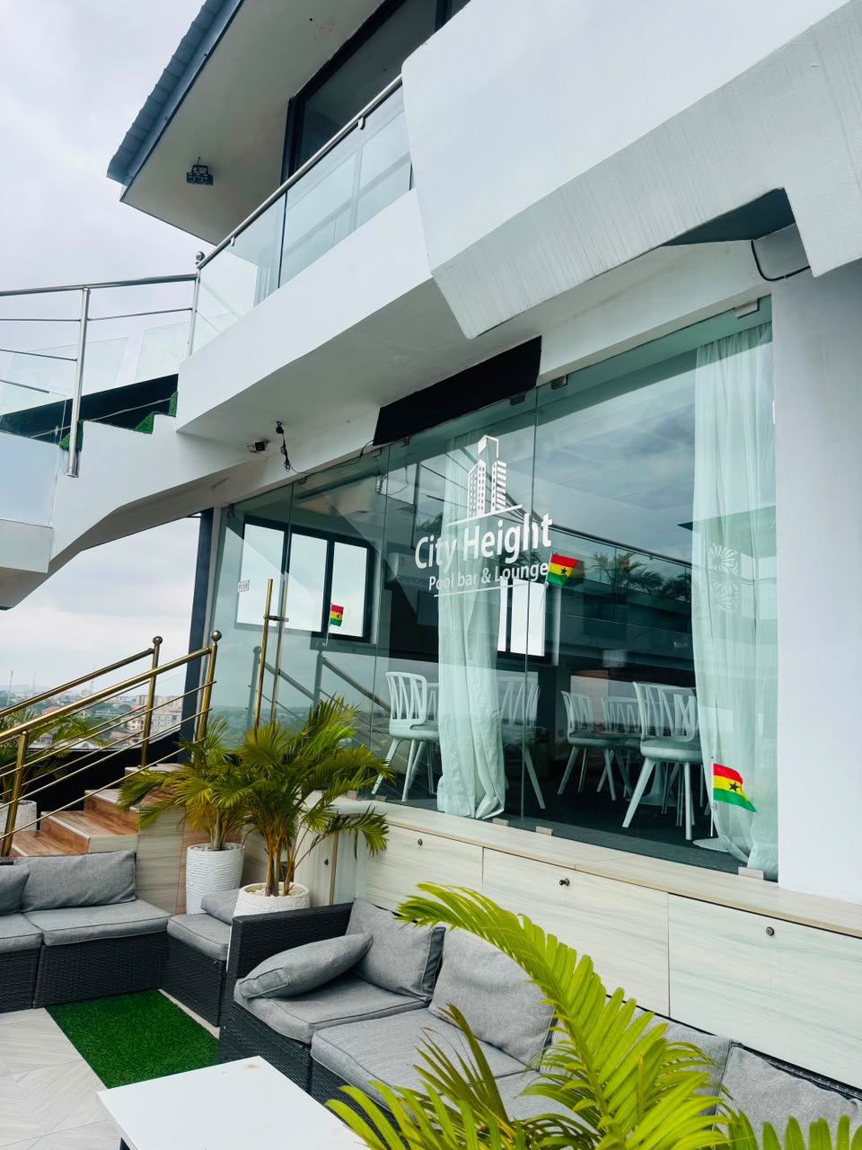 Coastal flavours at our signature rooftop restaurant.